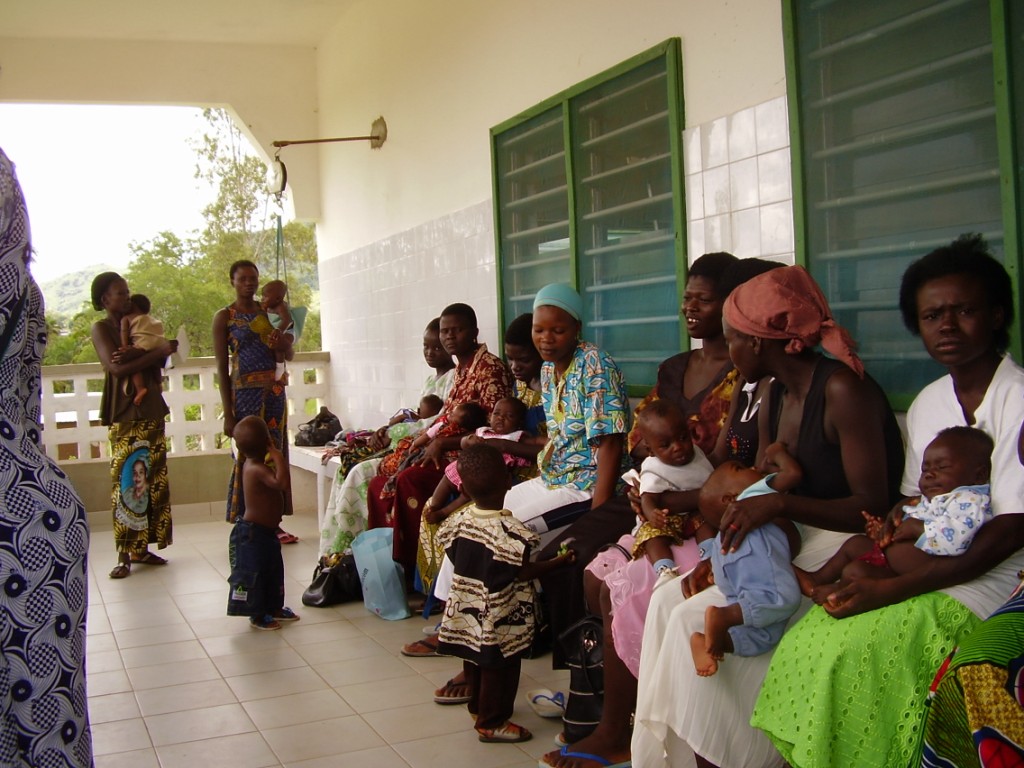 nelly au dispensaire de Tchitchao