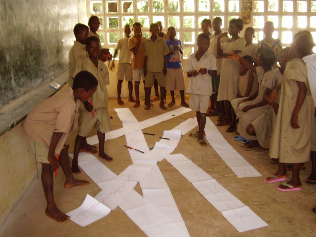 activités dessin et écriture à l'école de Tchitchao